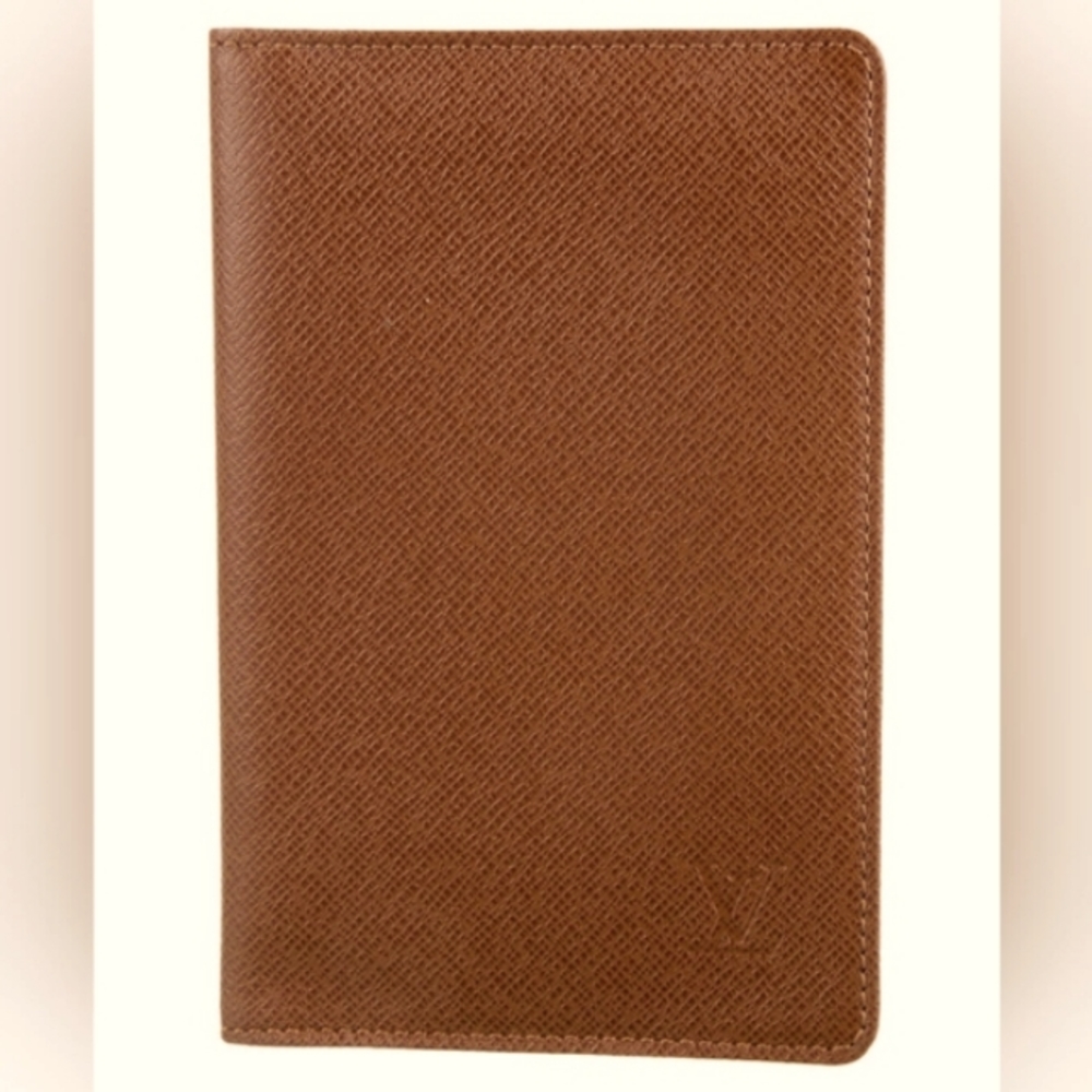 ✨️LOUIS VUITTON TAIGA LEATHER  ID CARD HOLDER